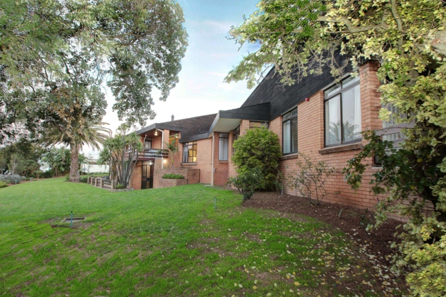 To Let 5 Bedroom Property for Rent in Welgemoed Western Cape